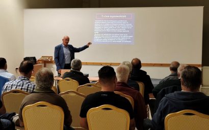 Την εβδομάδα από 29 Σεπτεμβρίου έως και 3 Οκτωβρίου 2025, ο καθηγητής Δενδροκομίας του Τμήματος Γεωπονίας, Φυτικής Παραγωγής και Αγροτικού Περιβάλλοντος του Πανεπιστημίου Θεσσαλίας Γιώργος Νάνος σε καταρτίσεις ελαιοπαραγωγών στη νοτιοανατολική Λέσβο μετά από πρόσκληση της ΓΑΙΑ Επιχειρείν και της AGRON Α.Ε.